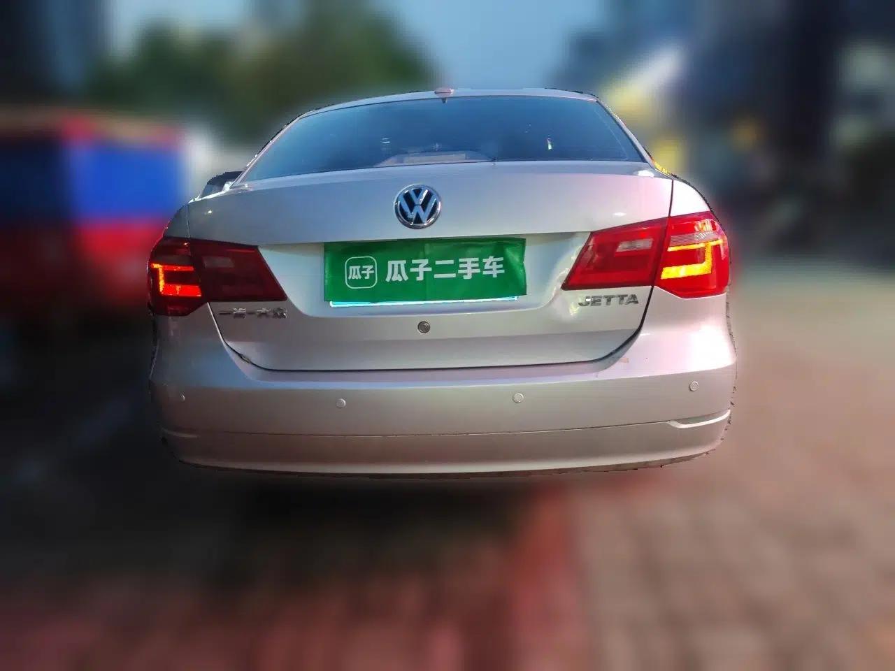 Volkswagen Jetta 2013 1.6L Automatic Fashion Model — миниатюра 5