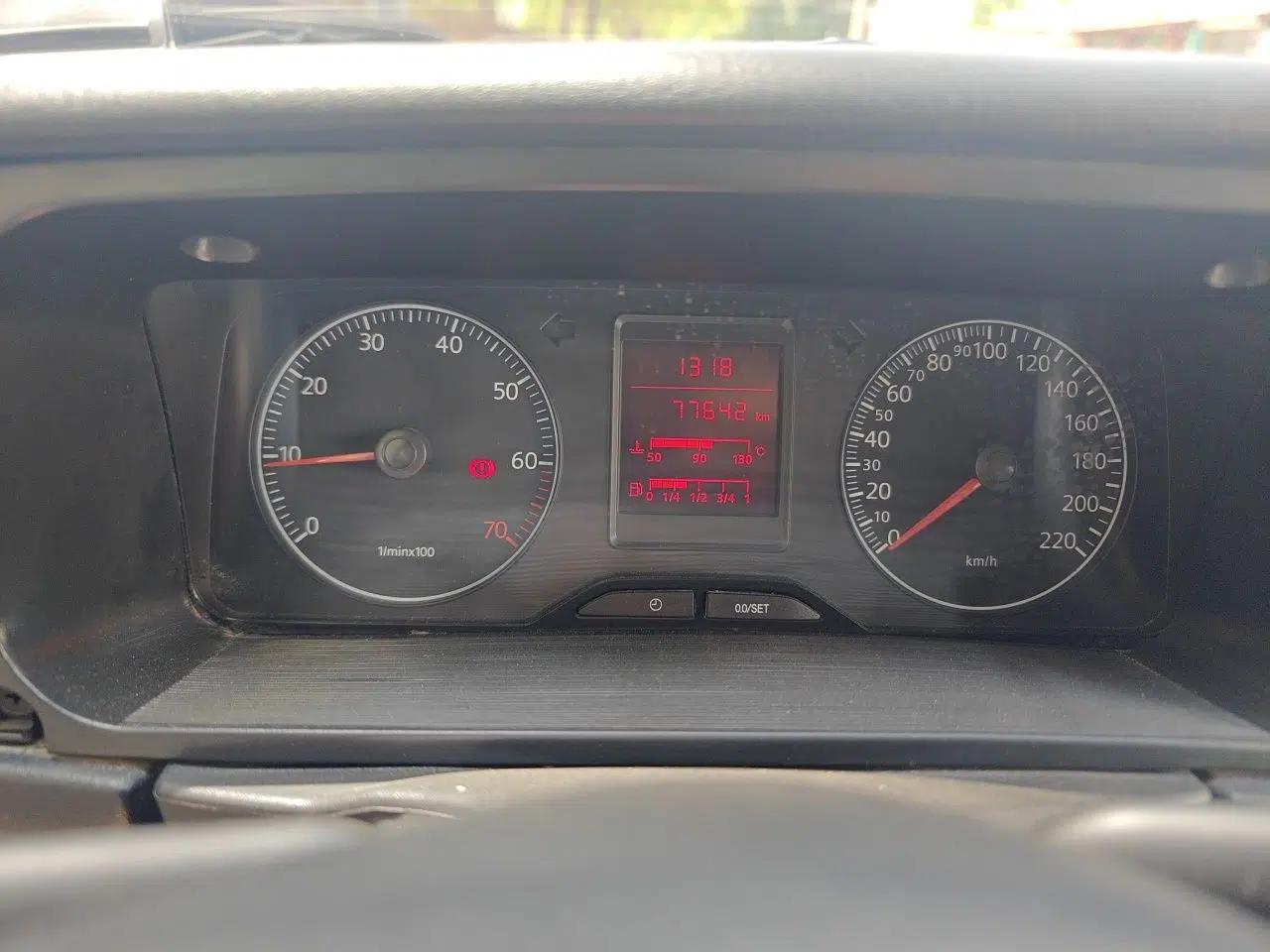 Volkswagen Jetta 2010 1.6L Partner — миниатюра 11