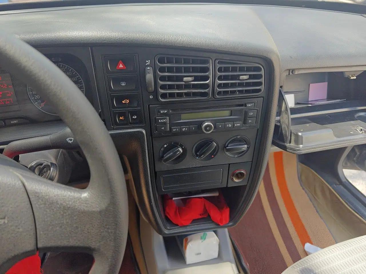 Volkswagen Jetta 2010 1.6L Partner — миниатюра 13