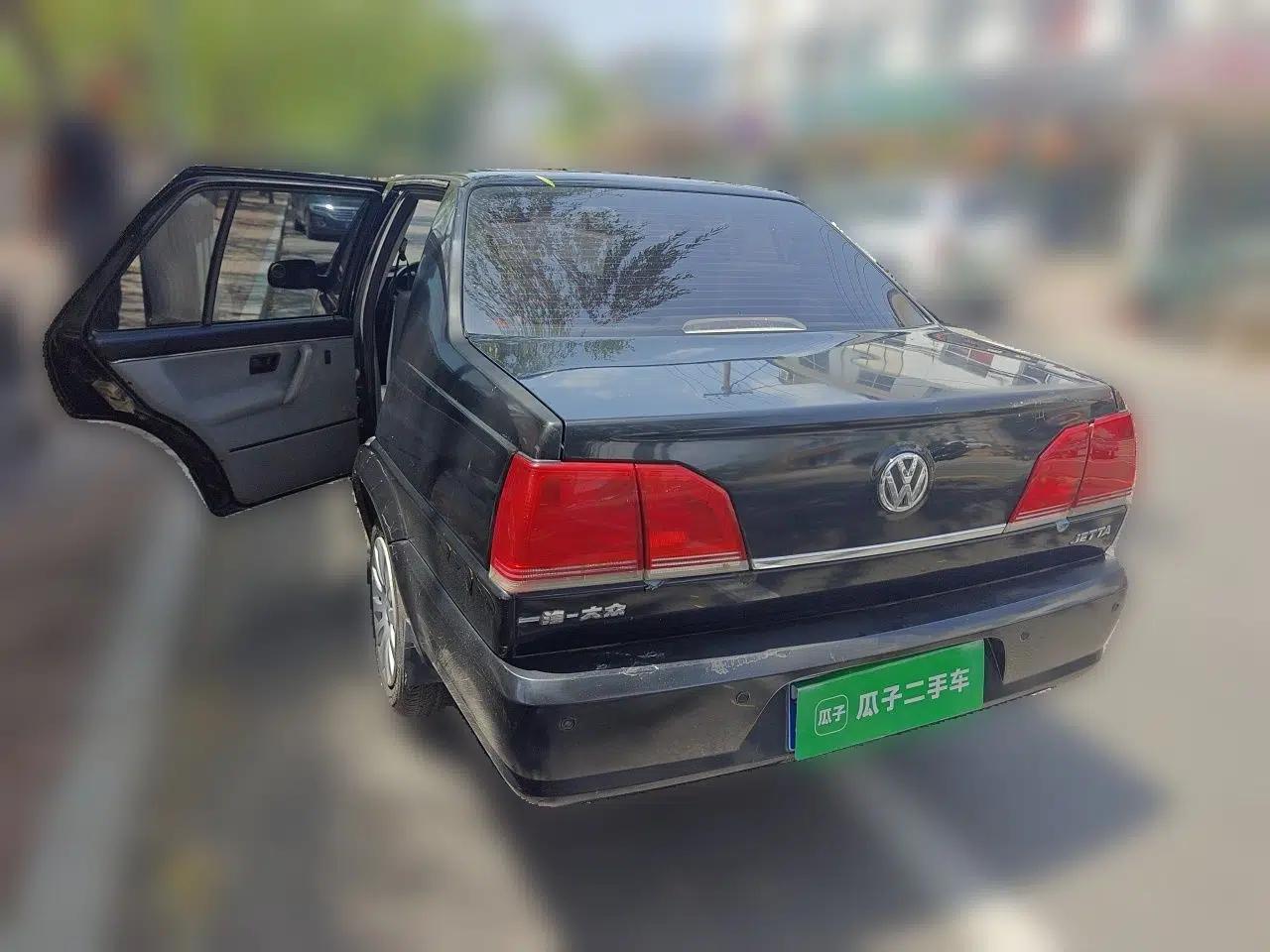 Volkswagen Jetta 2010 1.6L Partner — миниатюра 4