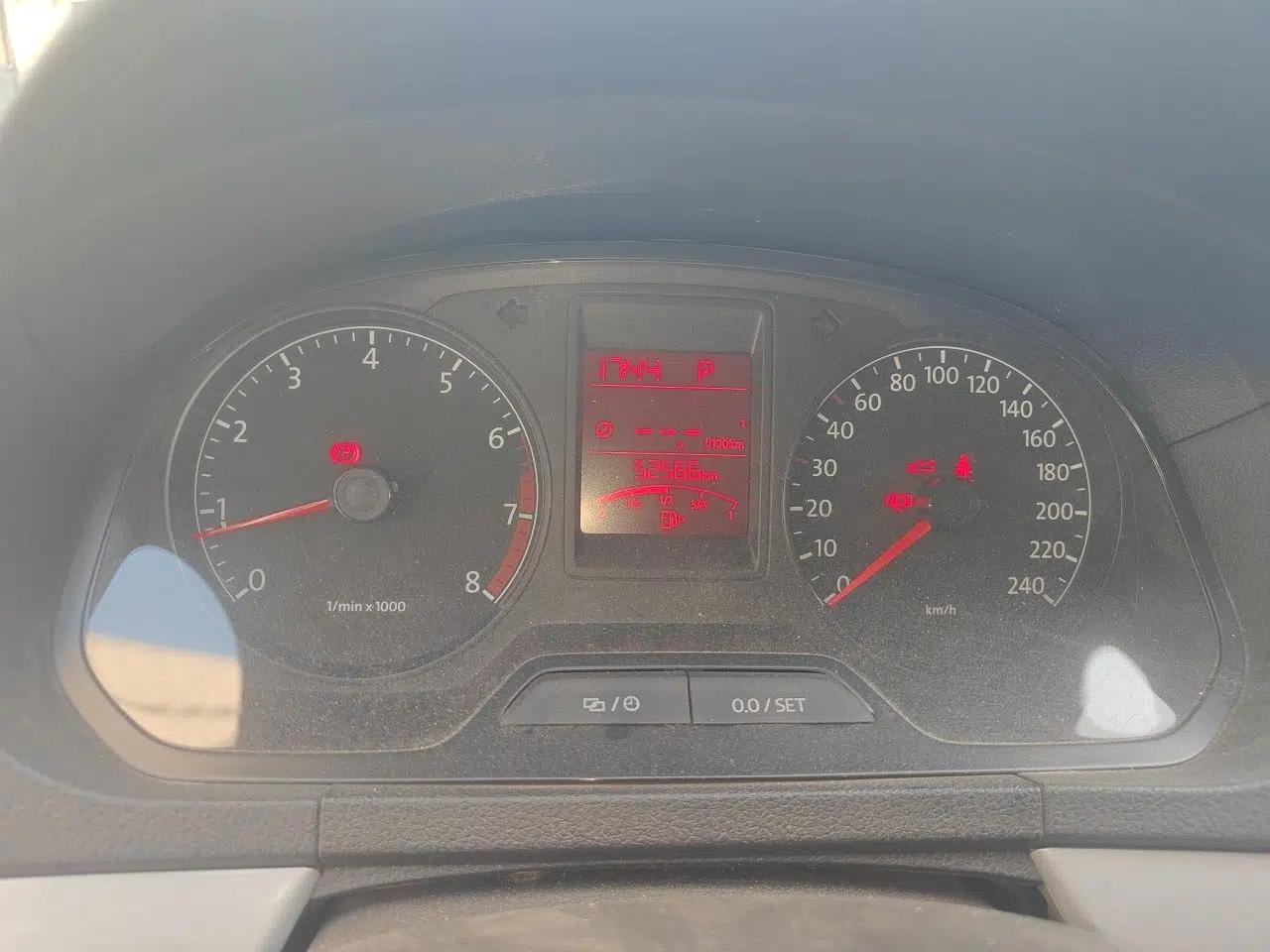 Volkswagen Jetta 2015 1.6L Automatic Comfort Model — миниатюра 11