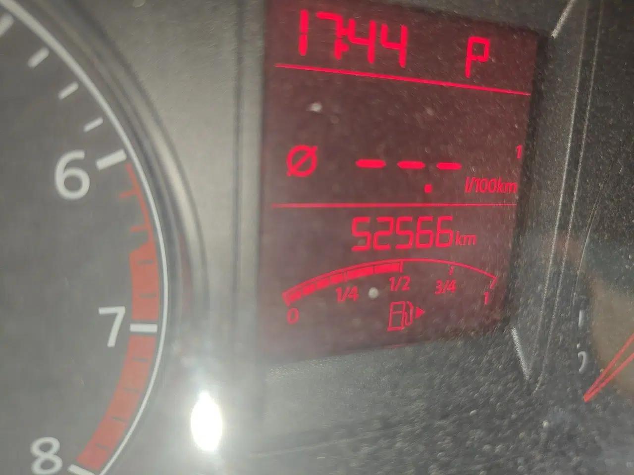 Volkswagen Jetta 2015 1.6L Automatic Comfort Model — миниатюра 12