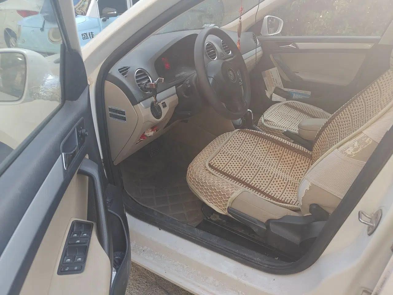 Volkswagen Jetta 2015 1.6L Automatic Comfort Model — миниатюра 16
