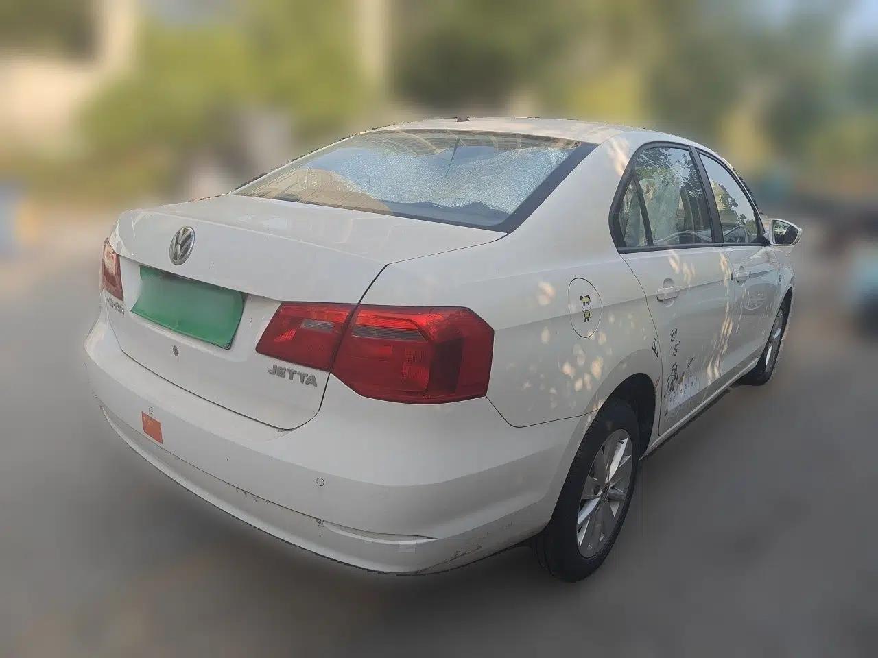 Volkswagen Jetta 2015 1.6L Automatic Comfort Model — миниатюра 6