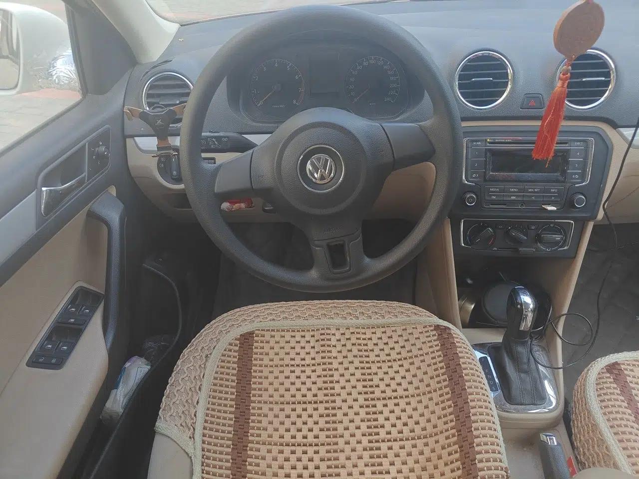 Volkswagen Jetta 2015 1.6L Automatic Comfort Model — миниатюра 10