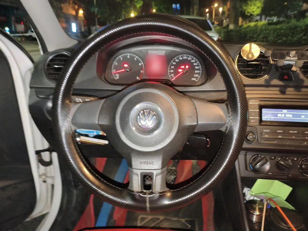 Volkswagen Jetta 2015 Zhuihui Edition 1.4L Manual Fashion Model — миниатюра 10