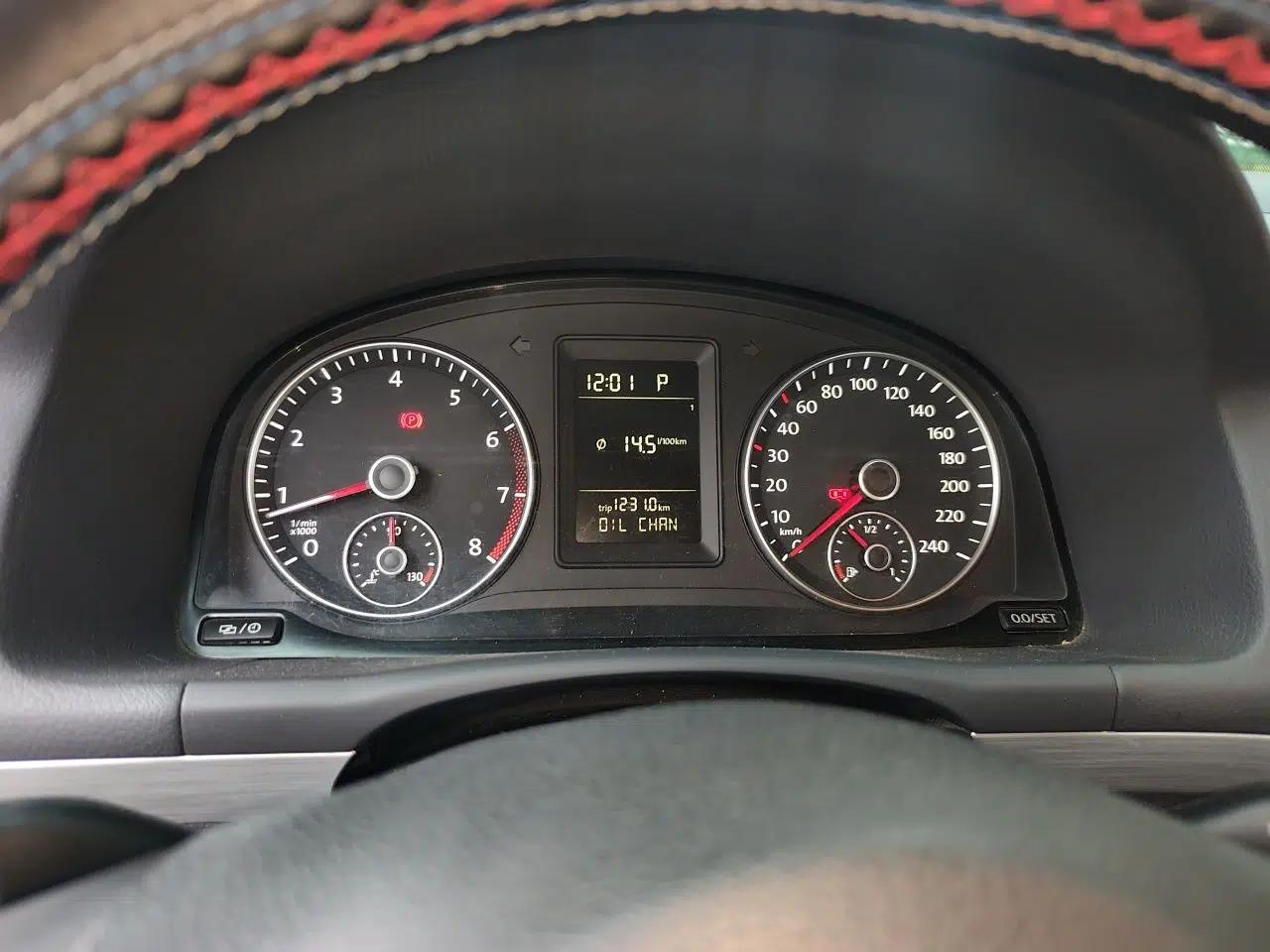 Volkswagen Touran 2015 1.4T DSG Comfort Edition 5 Seats — миниатюра 11