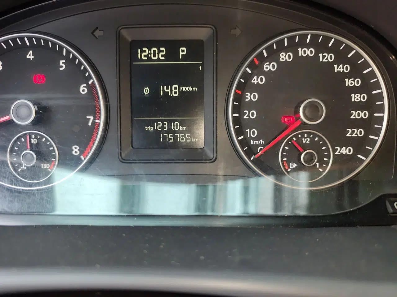 Volkswagen Touran 2015 1.4T DSG Comfort Edition 5 Seats — миниатюра 12