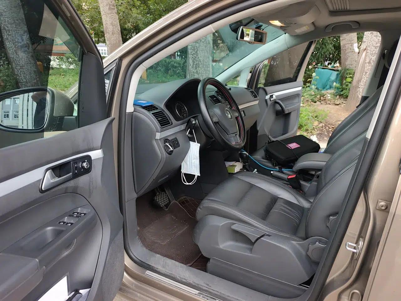 Volkswagen Touran 2015 1.4T DSG Comfort Edition 5 Seats — миниатюра 16