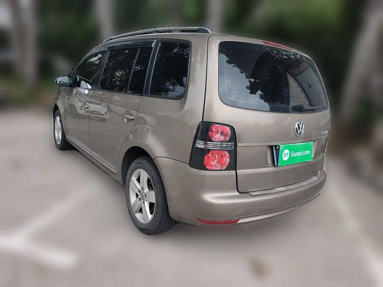 Volkswagen Touran 2015 1.4T DSG Comfort Edition 5 Seats — миниатюра 4