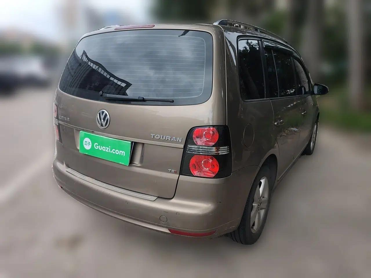 Volkswagen Touran 2015 1.4T DSG Comfort Edition 5 Seats — миниатюра 6