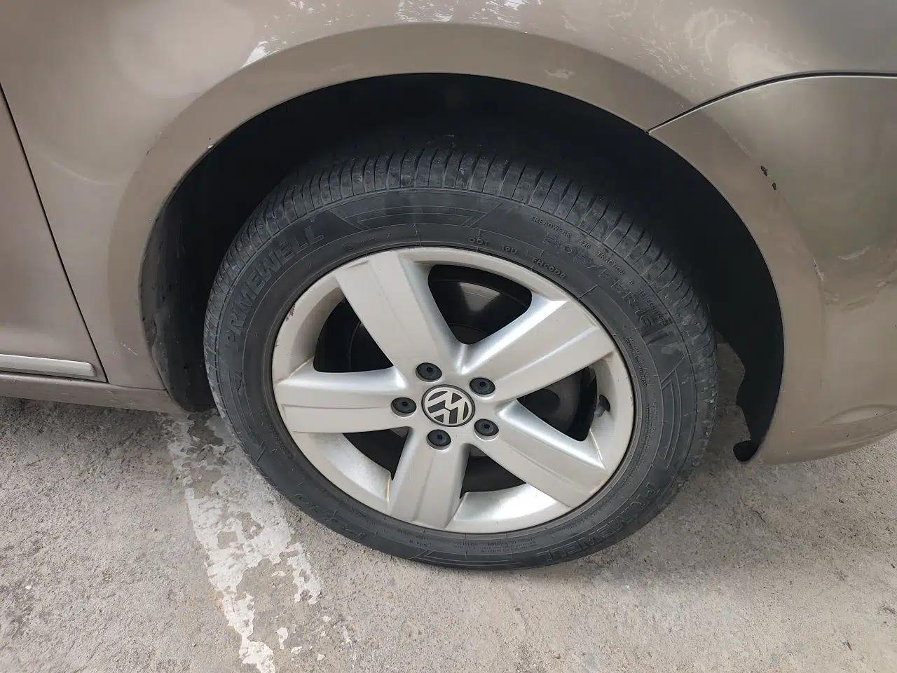 Volkswagen Touran 2015 1.4T DSG Comfort Edition 5 Seats — миниатюра 8