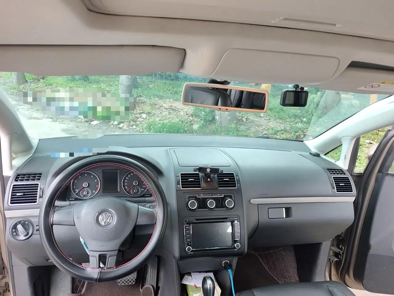 Volkswagen Touran 2015 1.4T DSG Comfort Edition 5 Seats — миниатюра 9