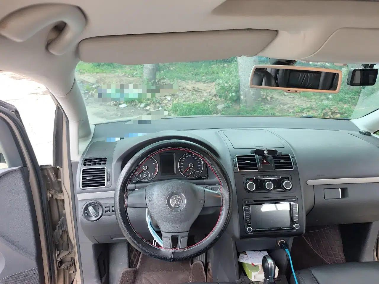 Volkswagen Touran 2015 1.4T DSG Comfort Edition 5 Seats — миниатюра 10