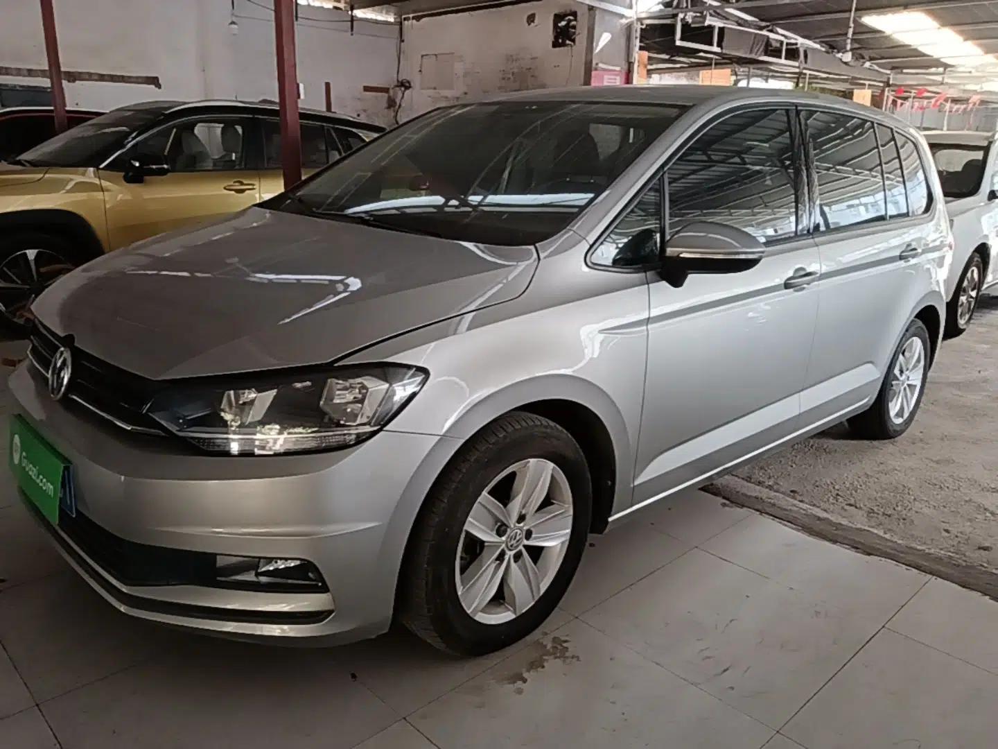 Volkswagen Touran 2016 Touran L 280TSI DSG Style Edition — миниатюра 1