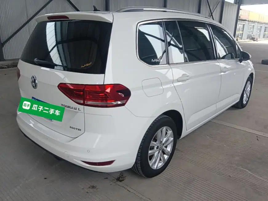 Volkswagen Touran 2016 Volkswagen Touran L 280TSI DSG Comfort Edition — миниатюра 6