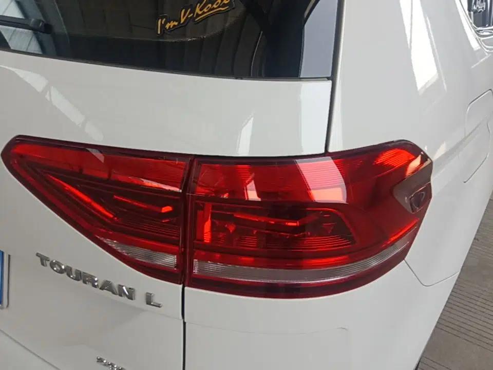 Volkswagen Touran 2016 Volkswagen Touran L 280TSI DSG Comfort Edition — миниатюра 9