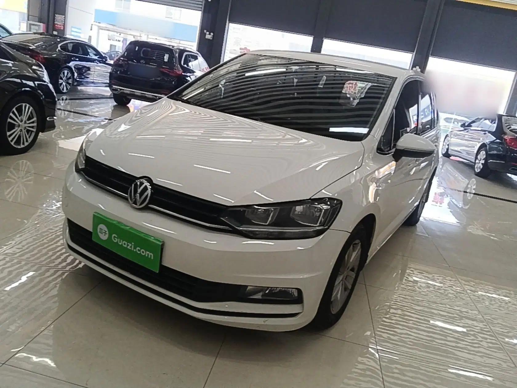Volkswagen Touran 2016 Volkswagen Touran L 280TSI Manual Trend Edition — миниатюра 1