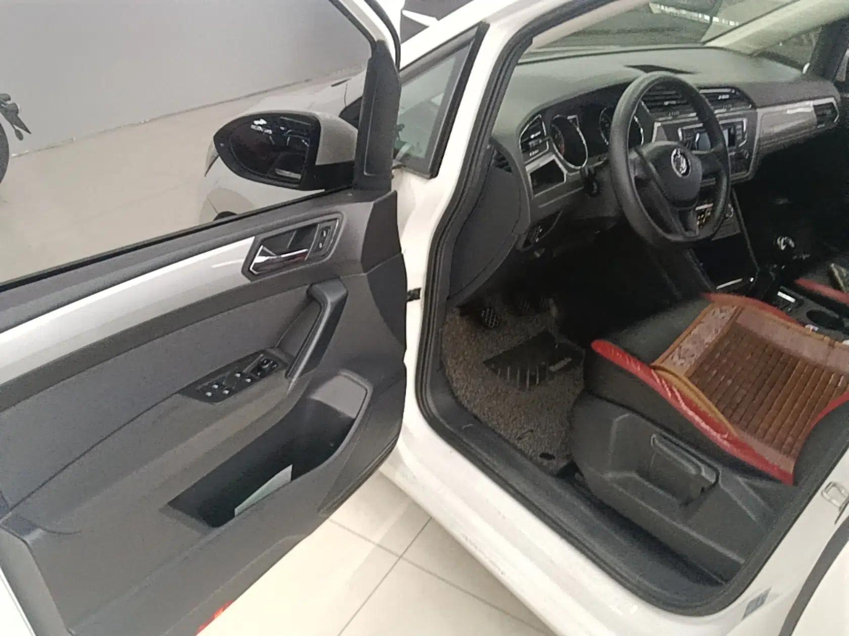 Volkswagen Touran 2016 Volkswagen Touran L 280TSI Manual Trend Edition — миниатюра 18