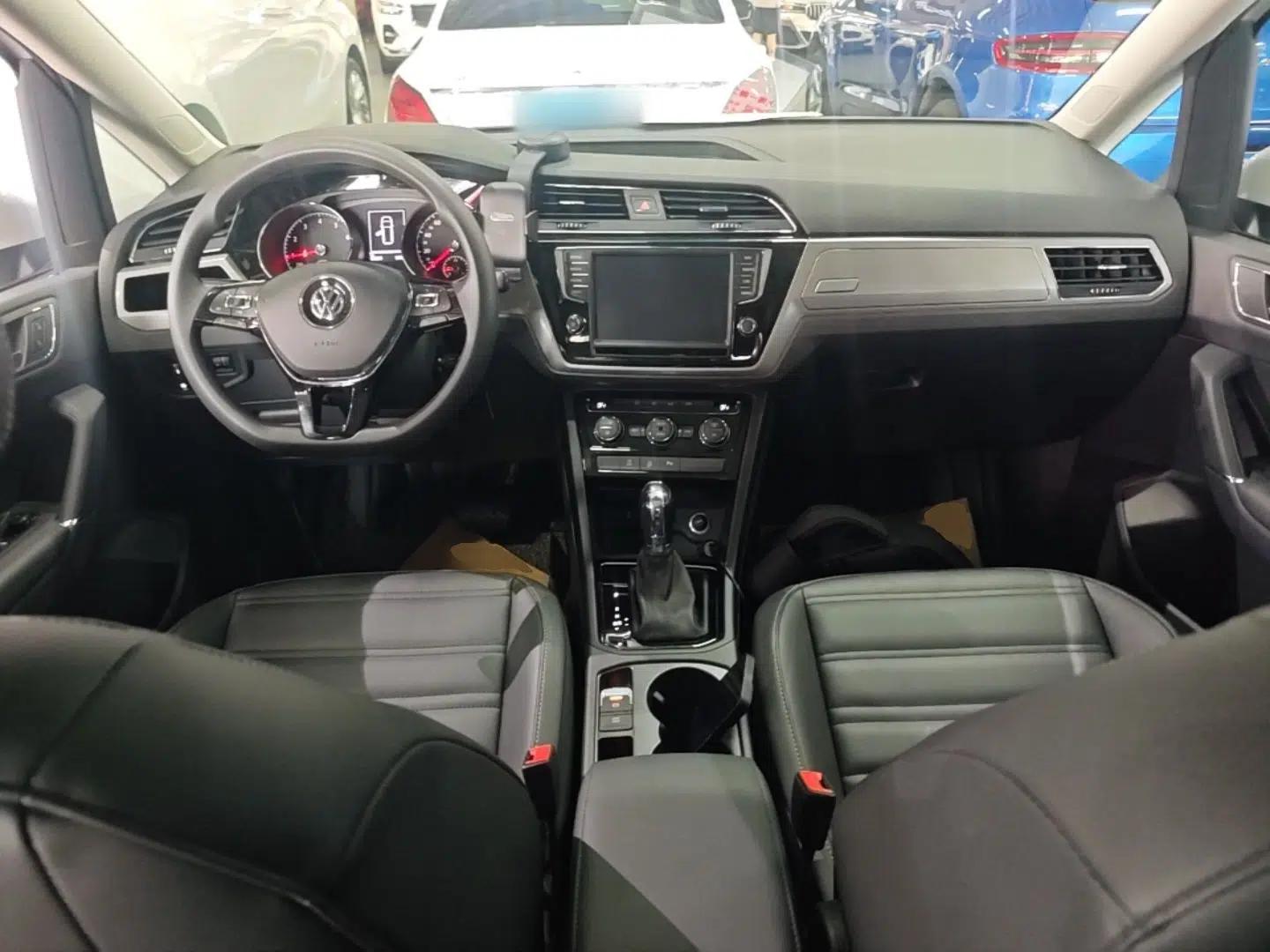 Volkswagen Touran 2018 Volkswagen Touran L 280TSI DSG Comfort Edition 7 Seats China V Emission Standard — миниатюра 17