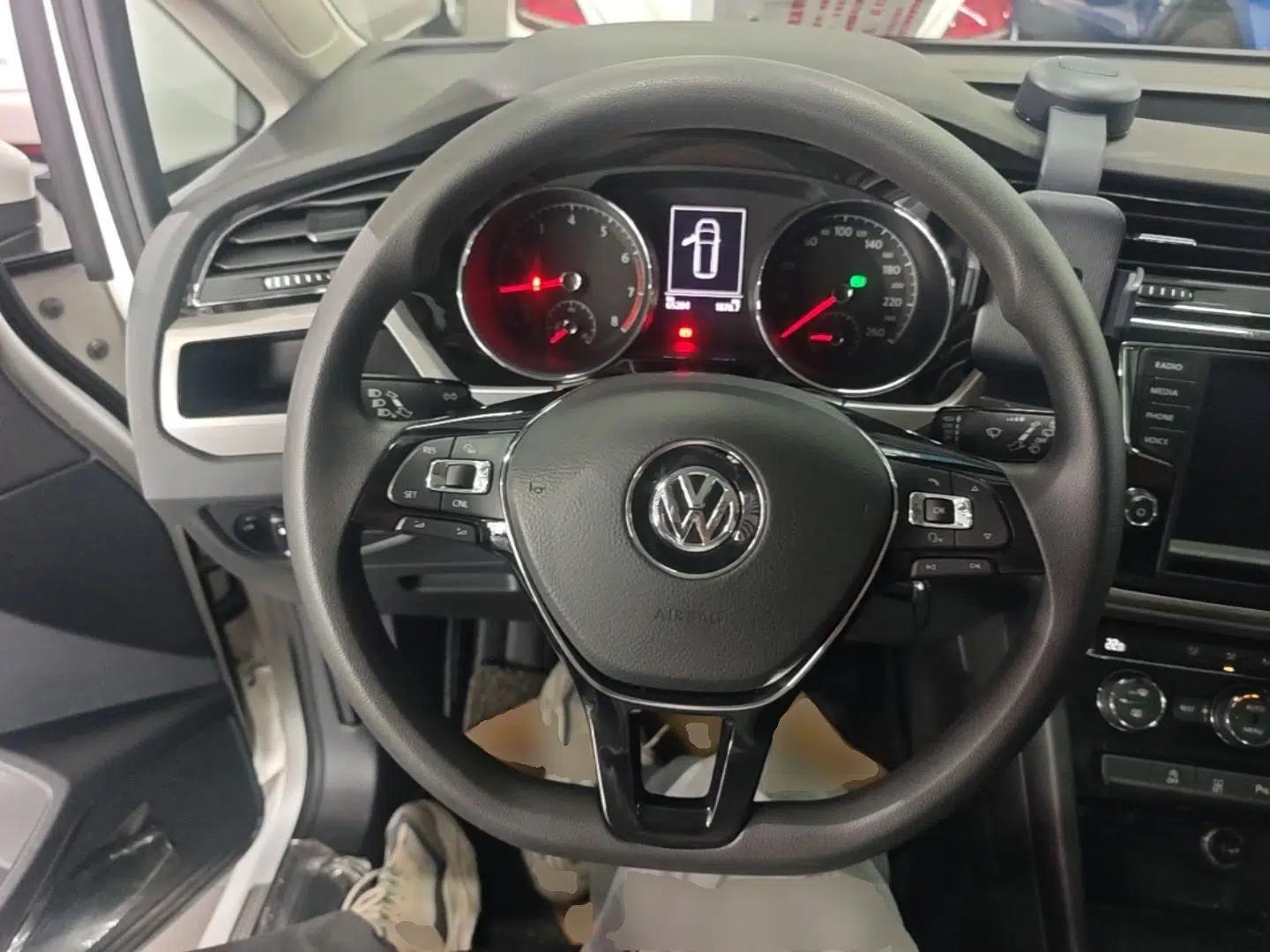 Volkswagen Touran 2018 Volkswagen Touran L 280TSI DSG Comfort Edition 7 Seats China V Emission Standard — миниатюра 18