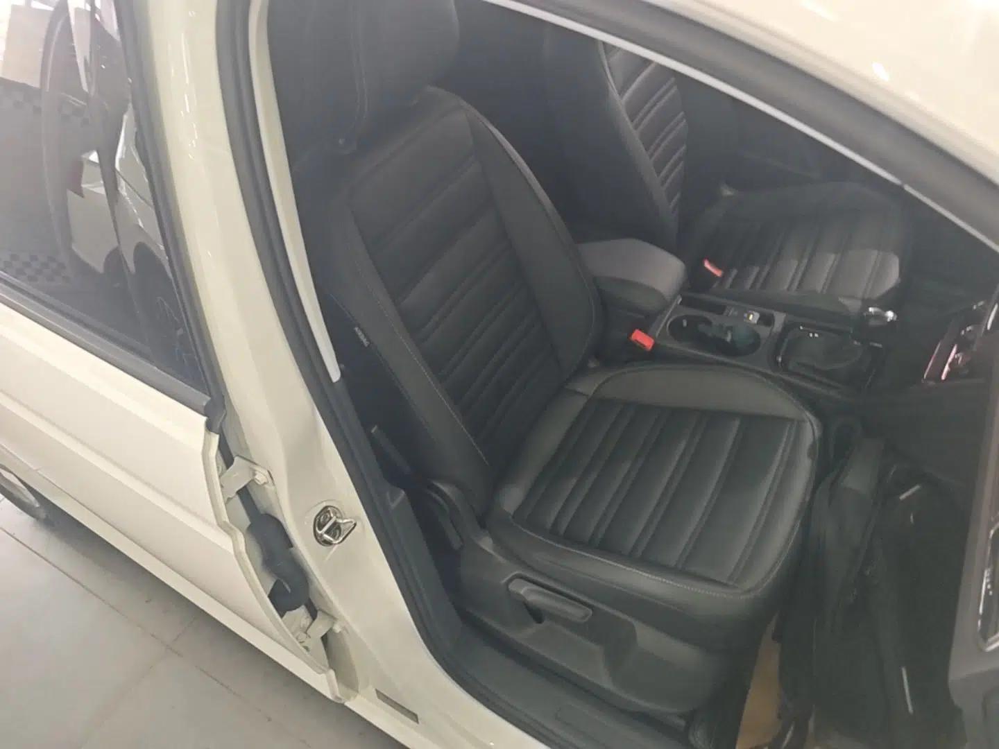 Volkswagen Touran 2018 Volkswagen Touran L 280TSI DSG Comfort Edition 7 Seats China V Emission Standard — миниатюра 24