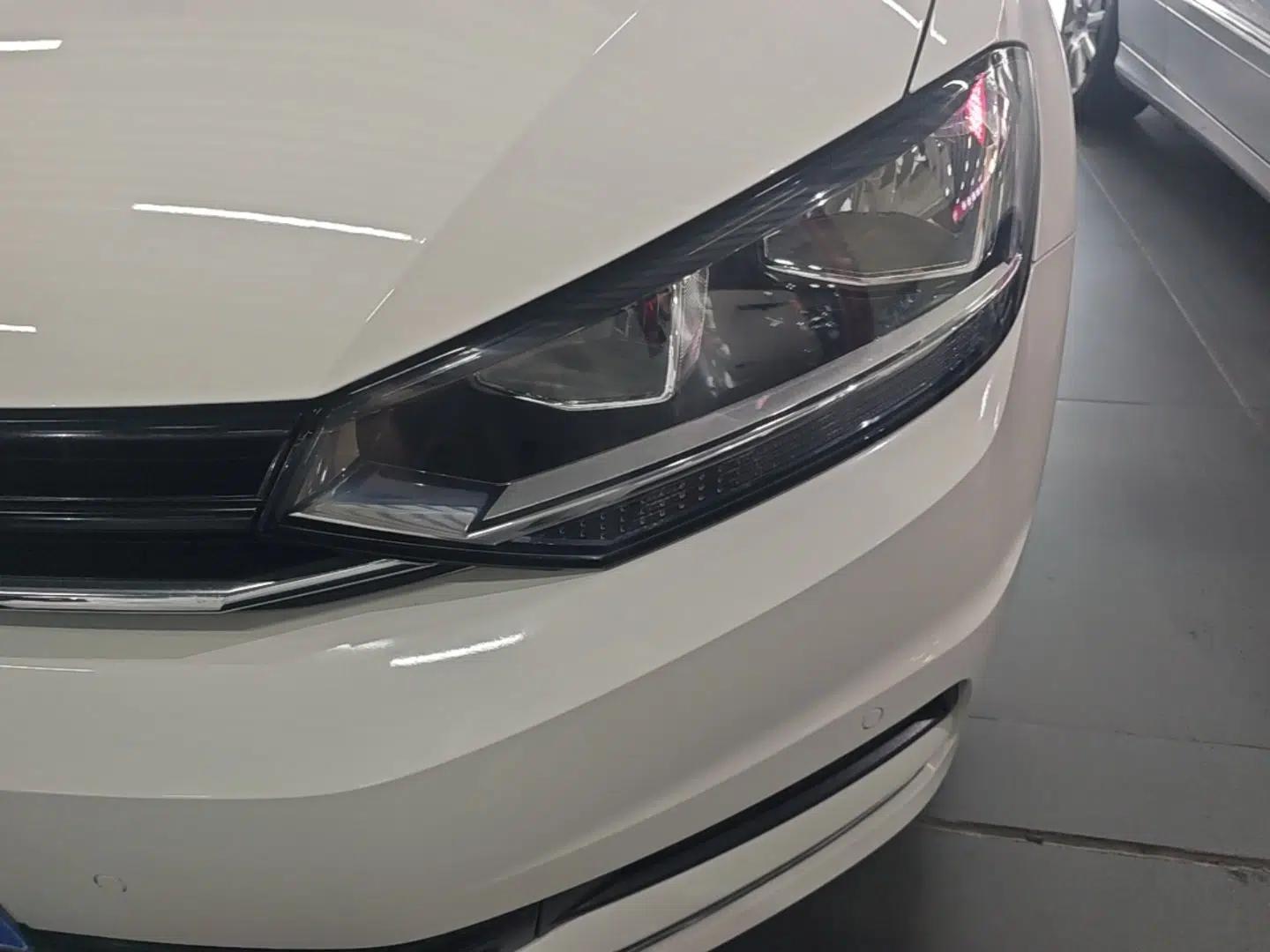 Volkswagen Touran 2018 Volkswagen Touran L 280TSI DSG Comfort Edition 7 Seats China V Emission Standard — миниатюра 8
