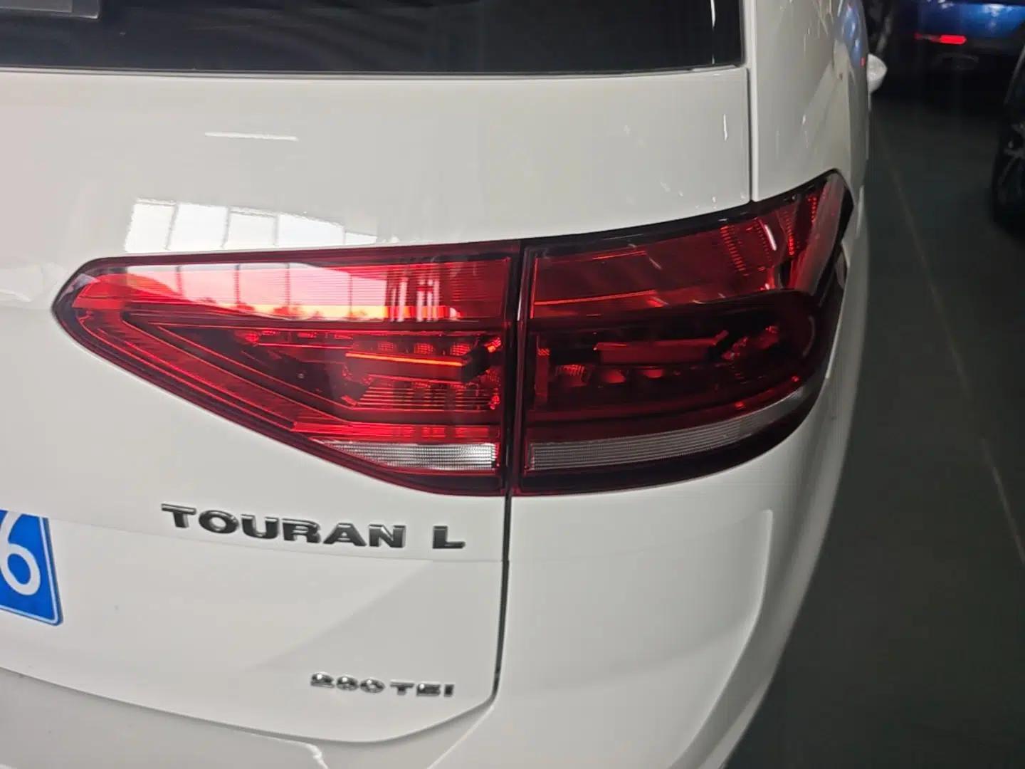 Volkswagen Touran 2018 Volkswagen Touran L 280TSI DSG Comfort Edition 7 Seats China V Emission Standard — миниатюра 9