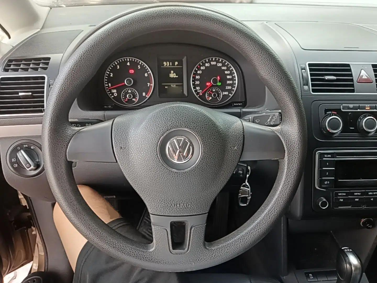 Volkswagen Touran 2015 1.4T DSG Comfort Edition 5 Seats — миниатюра 13