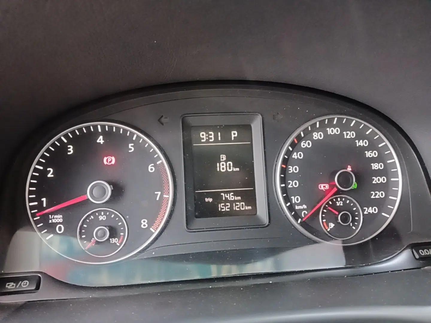 Volkswagen Touran 2015 1.4T DSG Comfort Edition 5 Seats — миниатюра 14