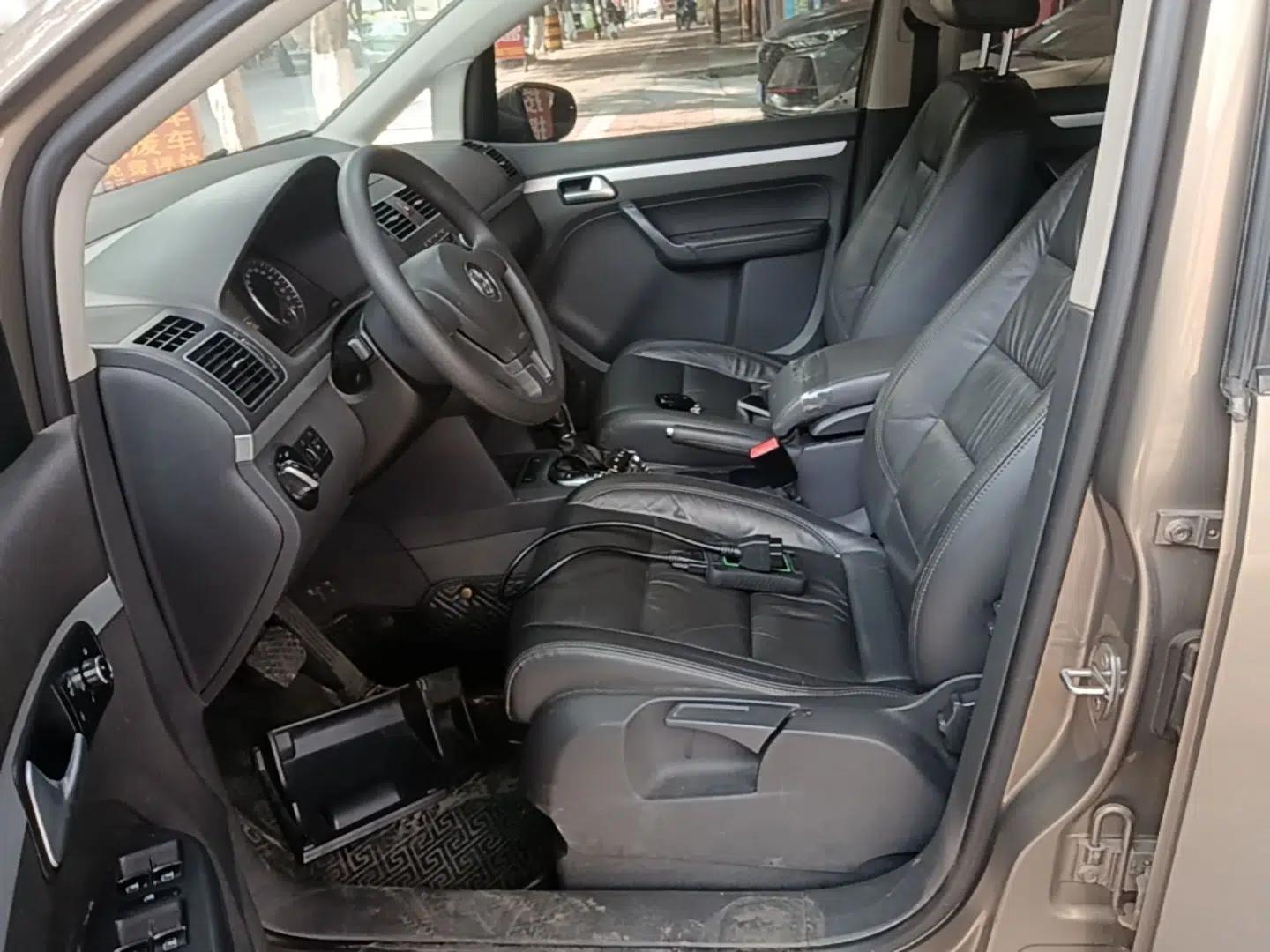 Volkswagen Touran 2015 1.4T DSG Comfort Edition 5 Seats — миниатюра 17