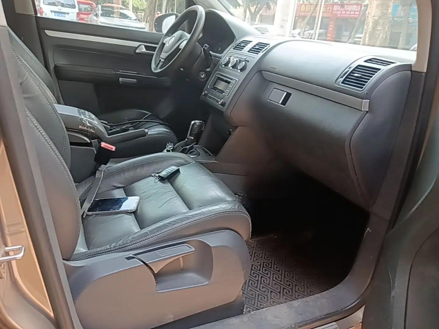 Volkswagen Touran 2015 1.4T DSG Comfort Edition 5 Seats — миниатюра 19