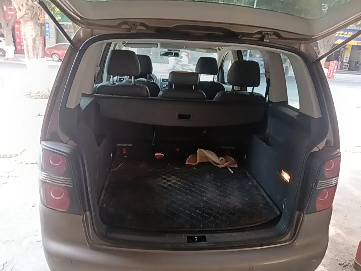 Volkswagen Touran 2015 1.4T DSG Comfort Edition 5 Seats — миниатюра 22