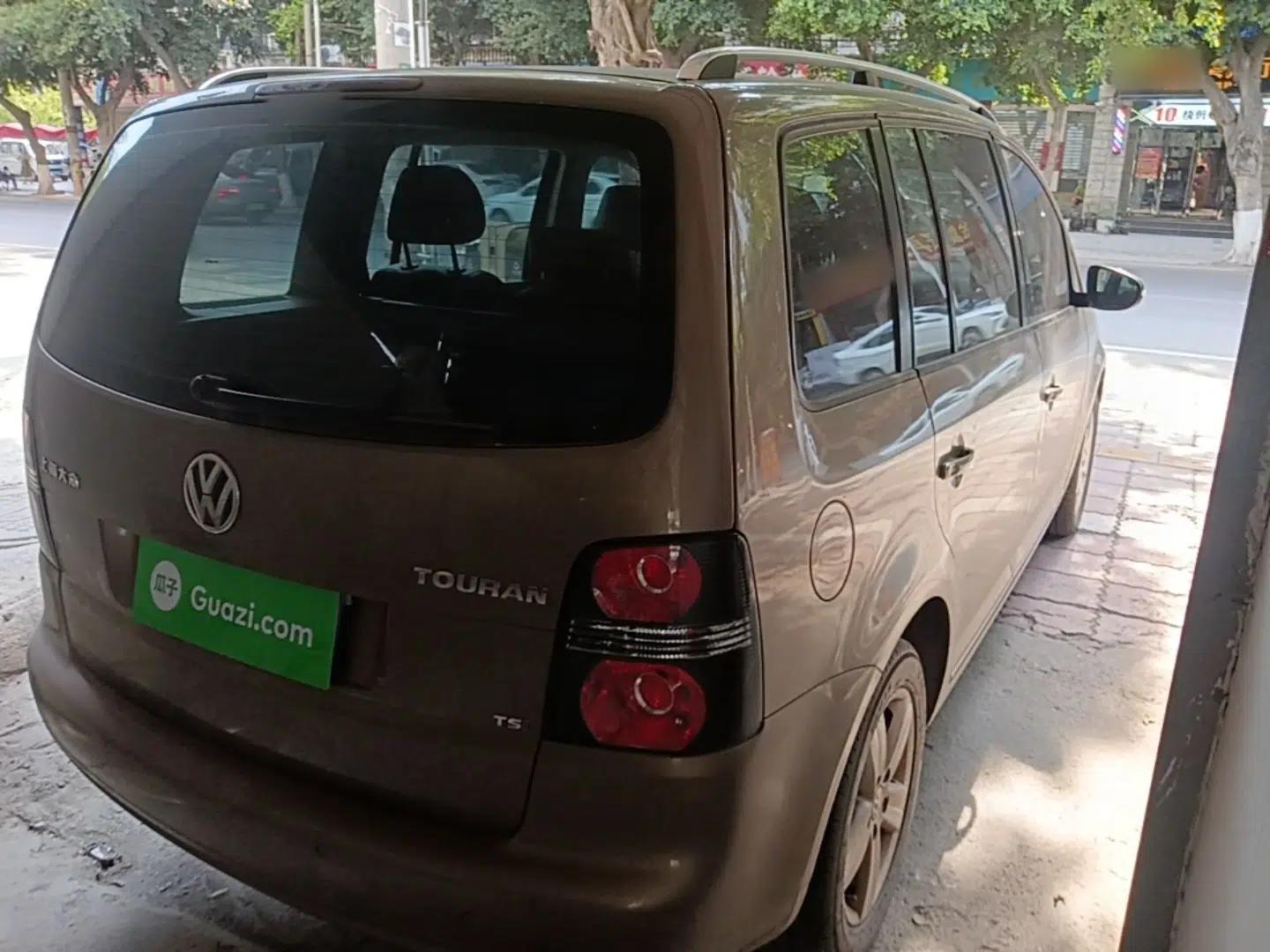 Volkswagen Touran 2015 1.4T DSG Comfort Edition 5 Seats — миниатюра 6