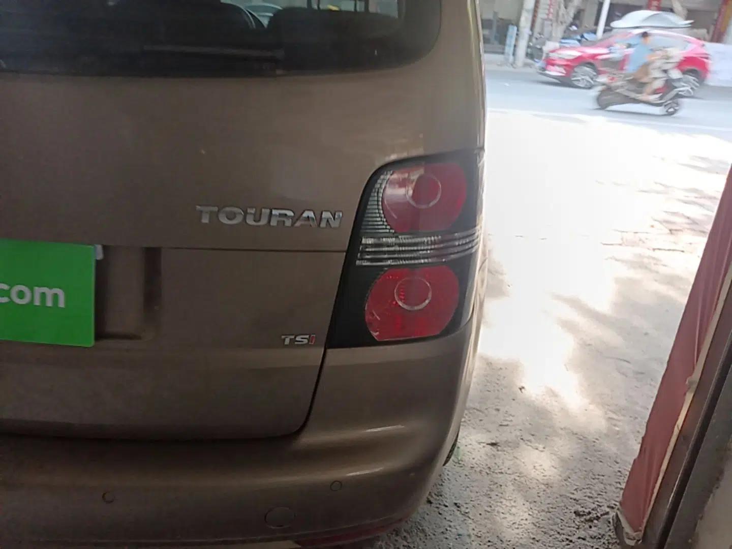 Volkswagen Touran 2015 1.4T DSG Comfort Edition 5 Seats — миниатюра 9