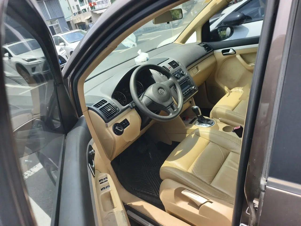 Volkswagen Touran 2011 1.4T DSG Zhiya Edition 5 Seats — миниатюра 16