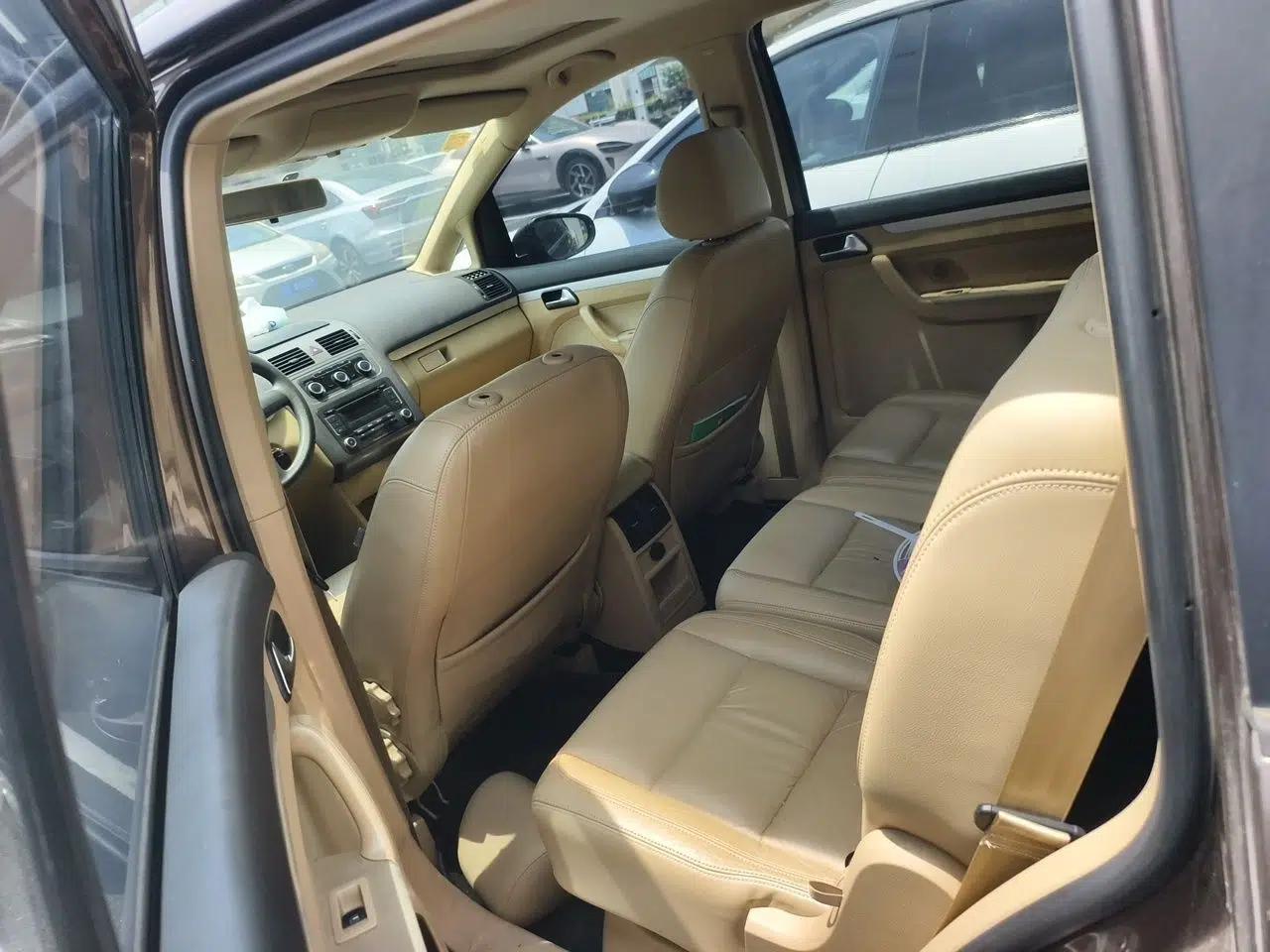 Volkswagen Touran 2011 1.4T DSG Zhiya Edition 5 Seats — миниатюра 17