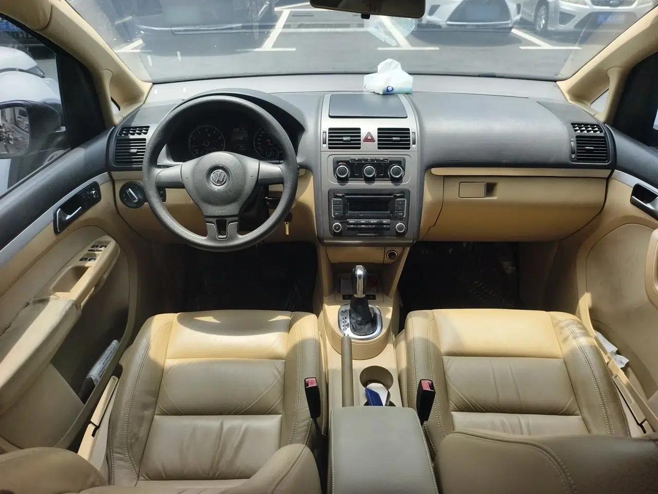 Volkswagen Touran 2011 1.4T DSG Zhiya Edition 5 Seats — миниатюра 9