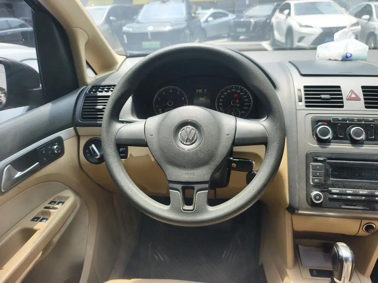 Volkswagen Touran 2011 1.4T DSG Zhiya Edition 5 Seats — миниатюра 10