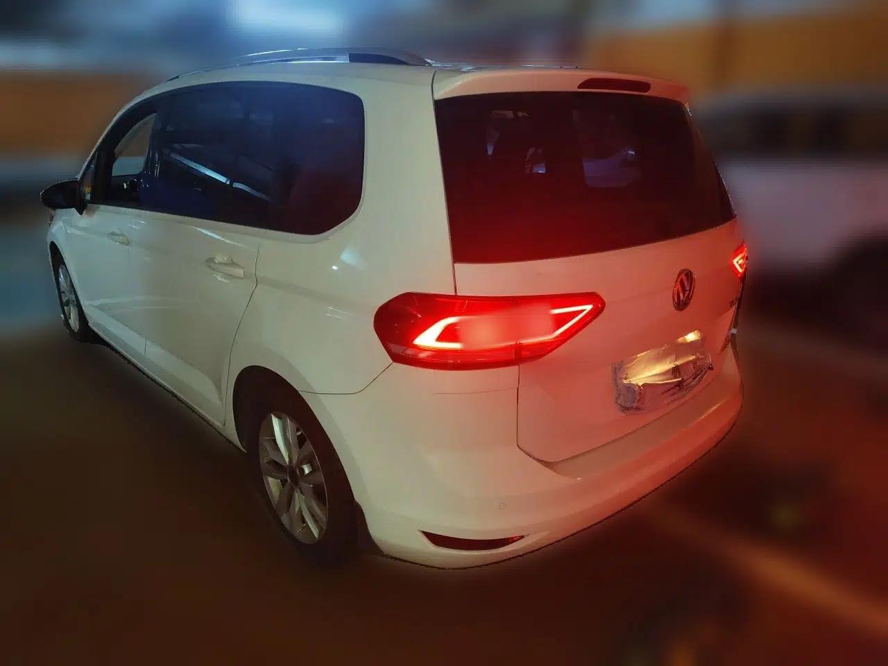 Volkswagen Touran 2016 Volkswagen Touran L 280TSI DSG Comfort Edition — миниатюра 4