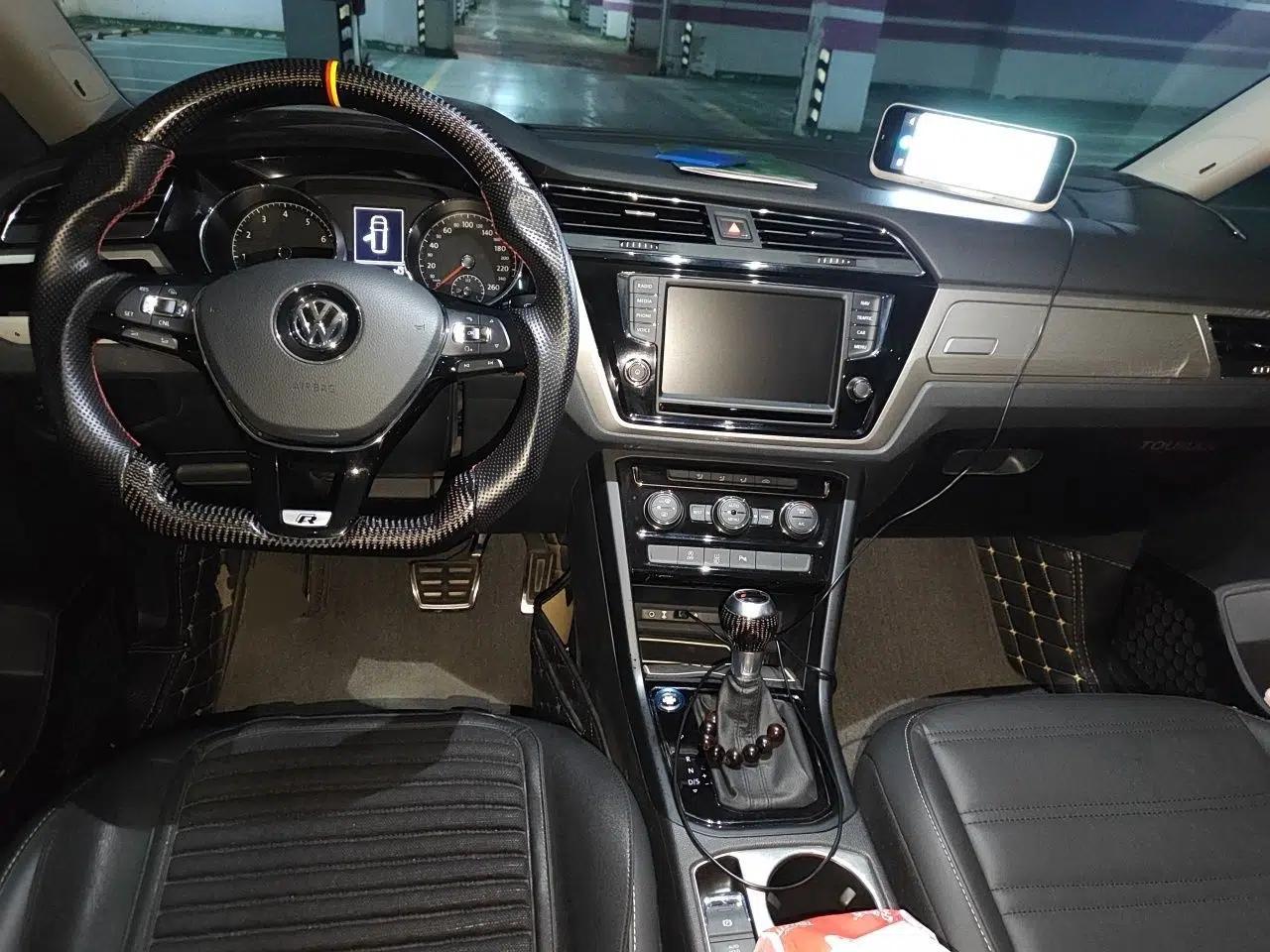 Volkswagen Touran 2018 Volkswagen Touran L 280TSI DSG Luxury Edition 6-seater — миниатюра 9