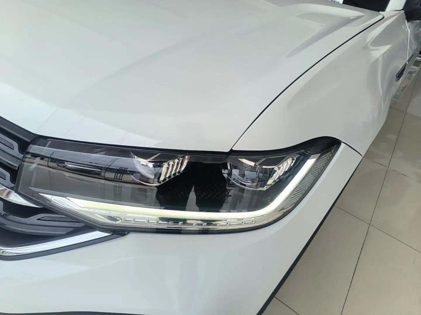 Volkswagen Tacqua 2023 200TSI DSG Joy-Connect Edition — миниатюра 8