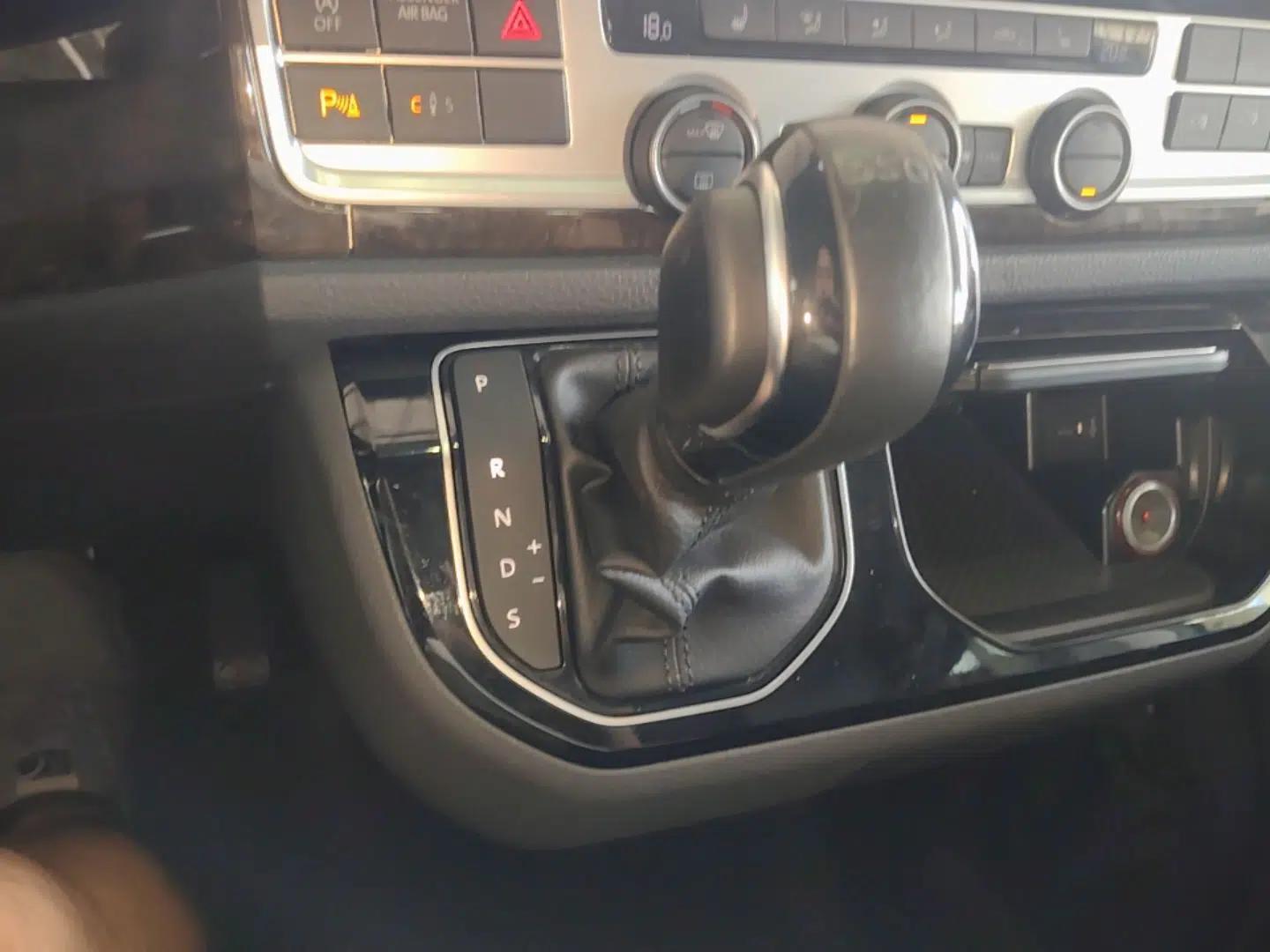 Volkswagen Multivan 2017 2.0 TSI 4x4 Prestige Edition 7-Seater — миниатюра 16