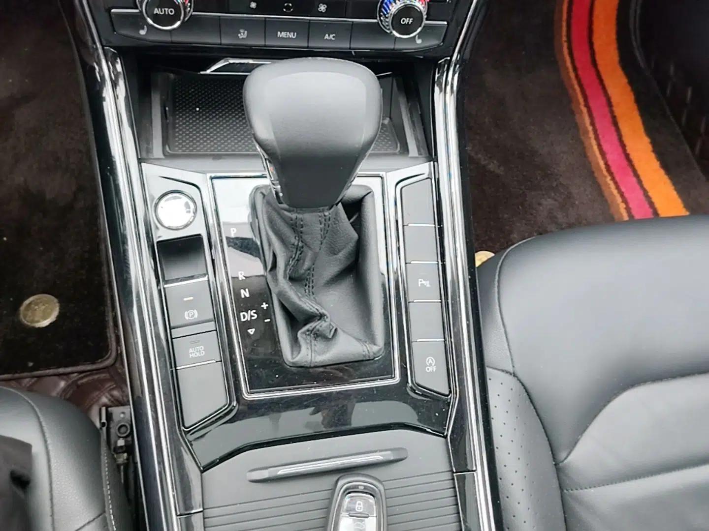 Volkswagen Phideon 2018 Revised Version 380TSI Two-Wheel Drive Business Edition — миниатюра 16