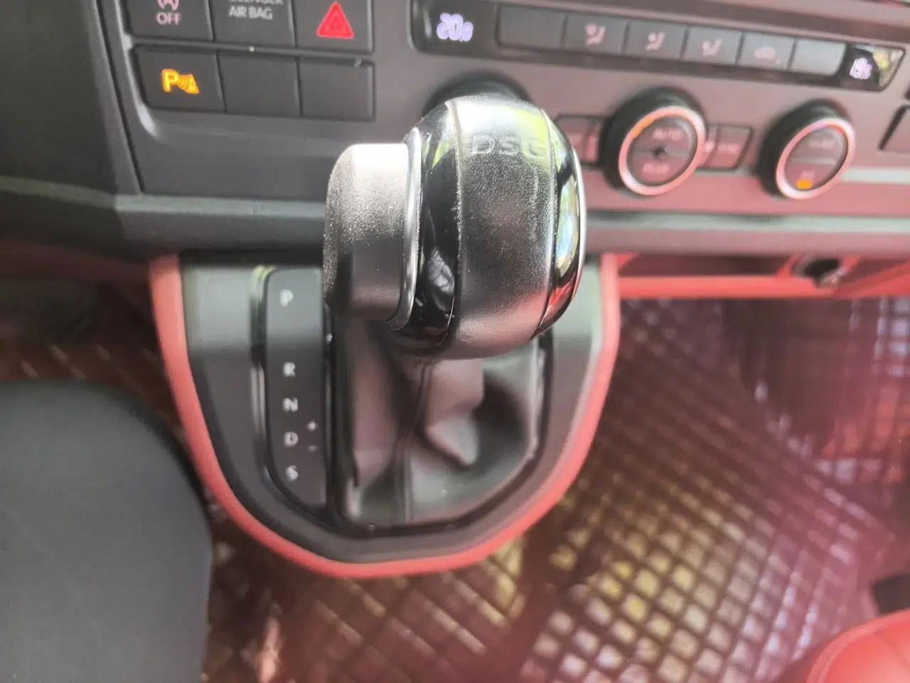 Volkswagen Caravelle 2017 2.0 TSI 4x4 Luxury Edition 7-Seater — миниатюра 14