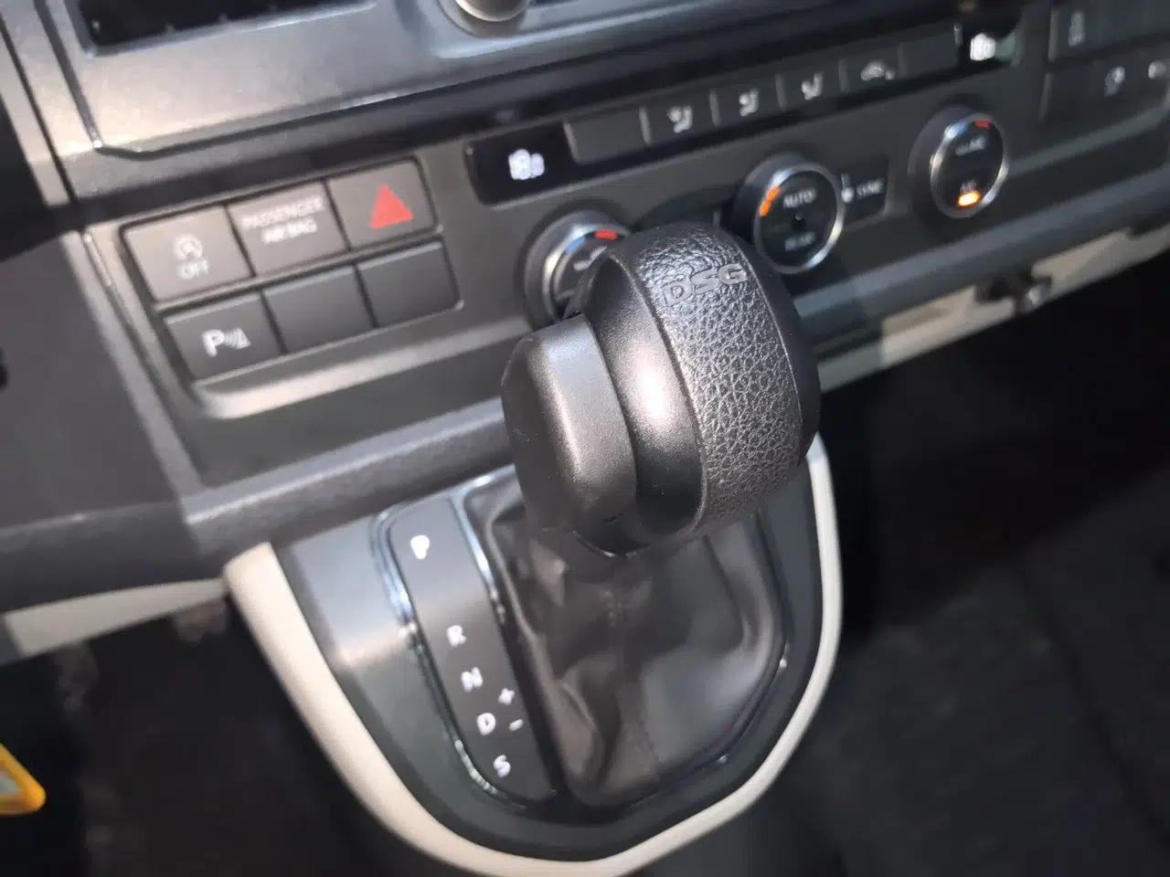 Volkswagen Caravelle 2016 2.0 TSI 4x4 Comfort Edition 9 Seats — миниатюра 14