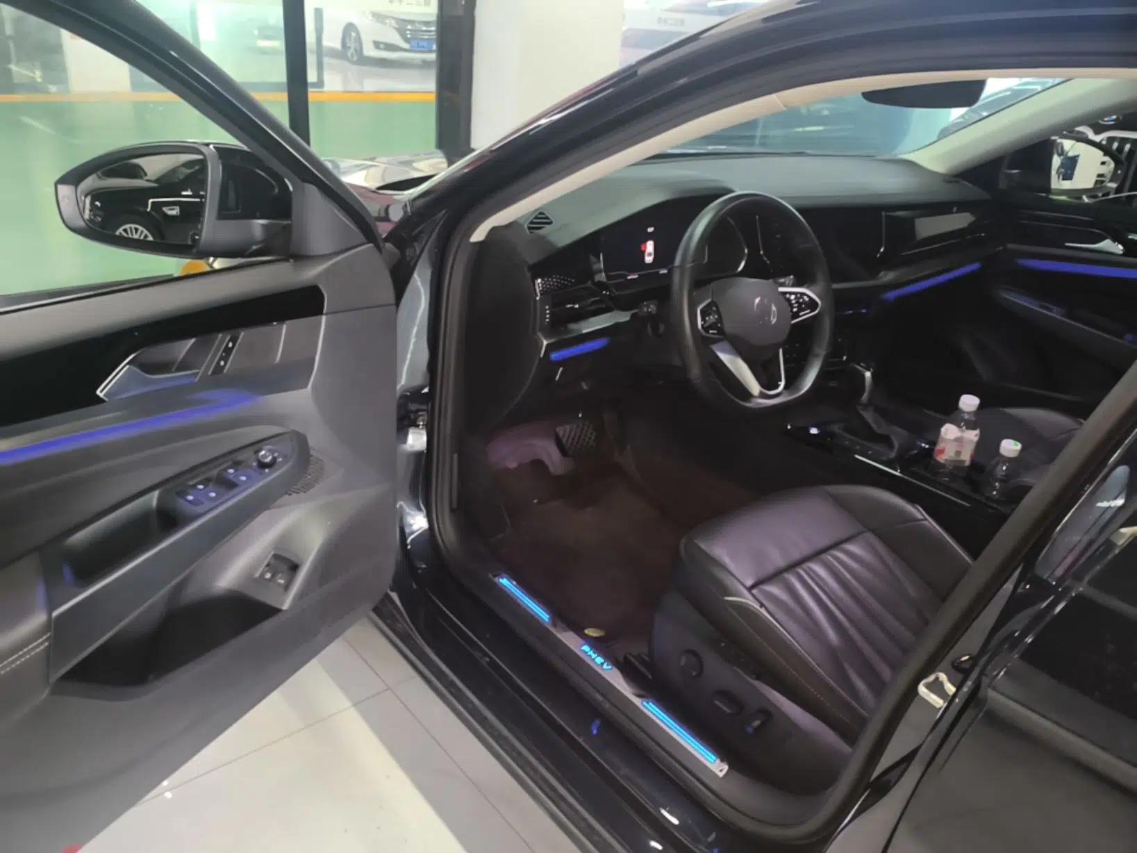 Volkswagen Passat New Energy 2023 430 PHEV Hybrid Luxury Edition — миниатюра 23