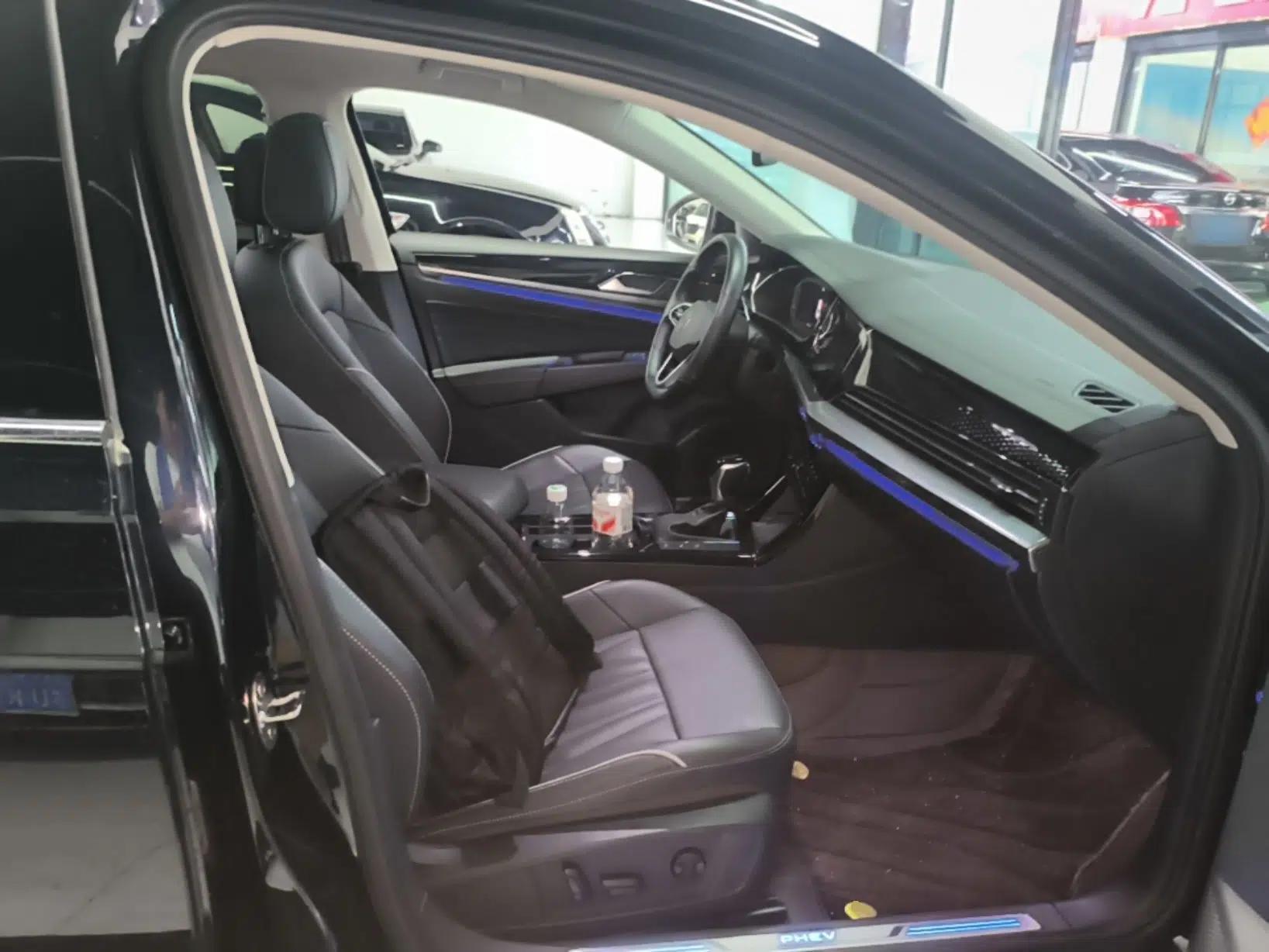 Volkswagen Passat New Energy 2023 430 PHEV Hybrid Luxury Edition — миниатюра 24