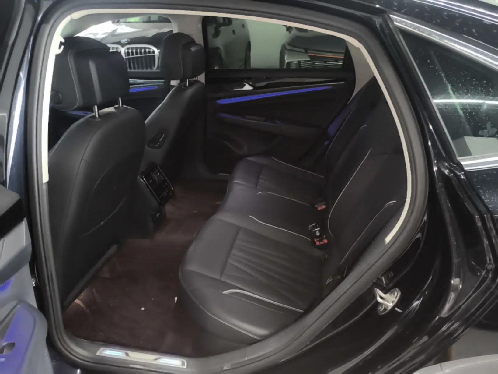 Volkswagen Passat New Energy 2023 430 PHEV Hybrid Luxury Edition — миниатюра 25