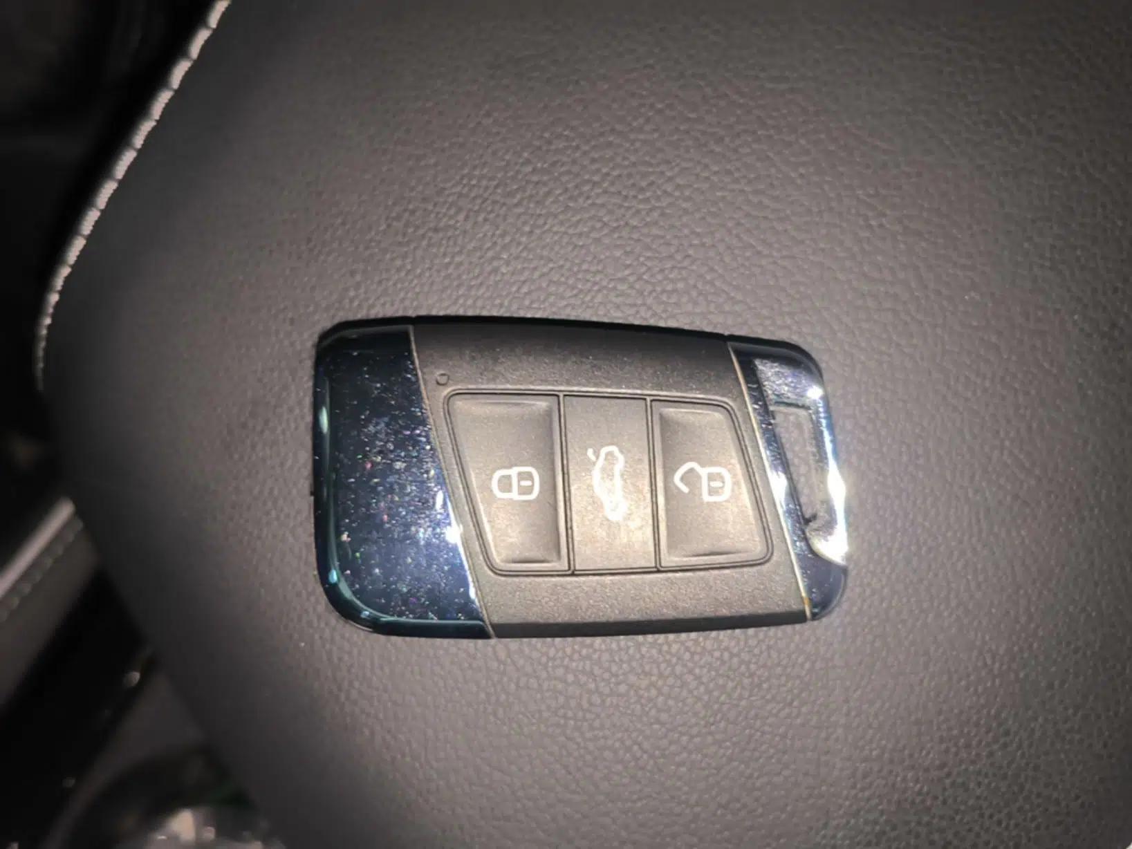 Volkswagen Passat New Energy 2023 430 PHEV Hybrid Luxury Edition — миниатюра 28